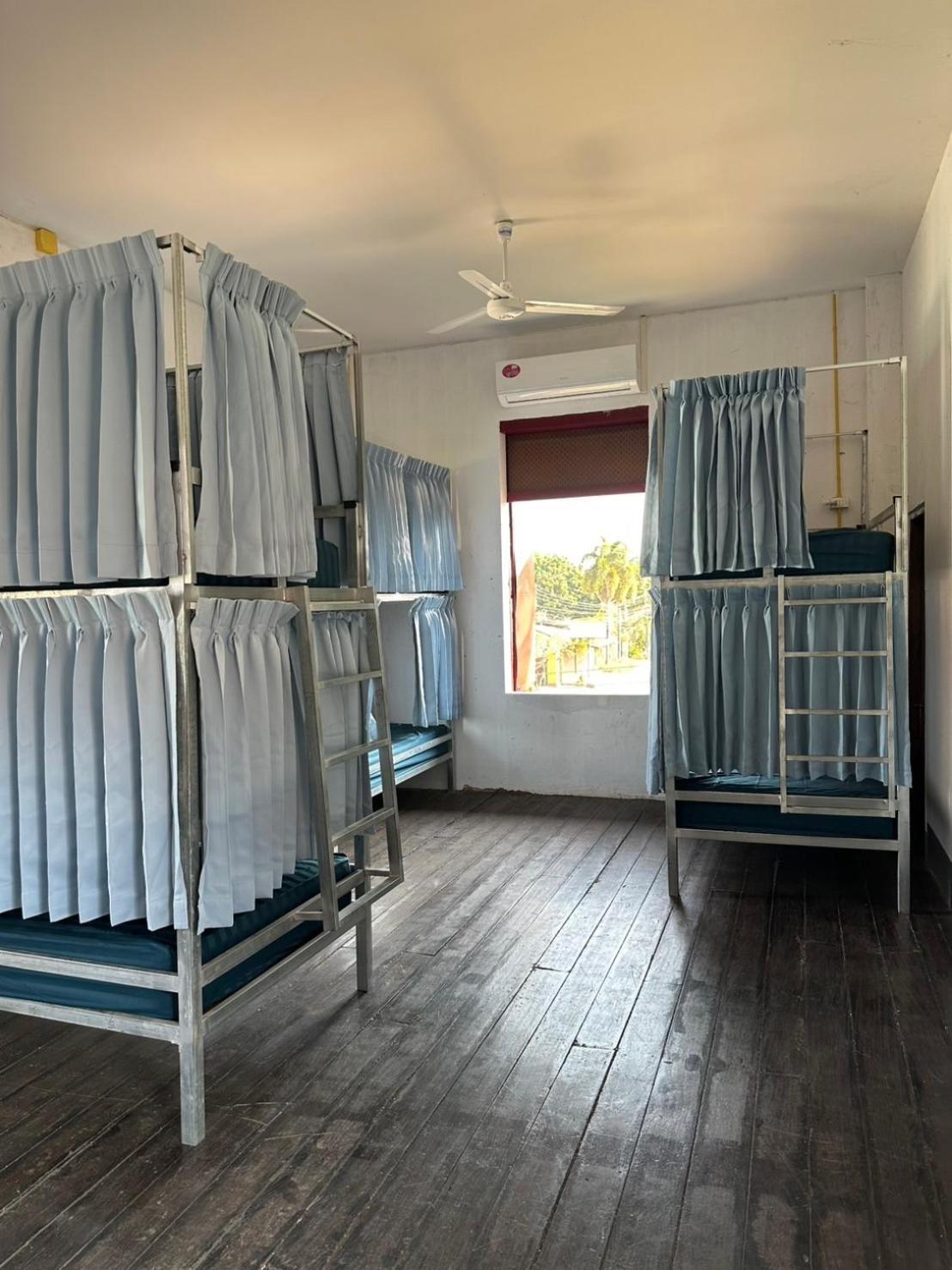 Via Thakhek Hostel & Cafe Eksteriør billede
