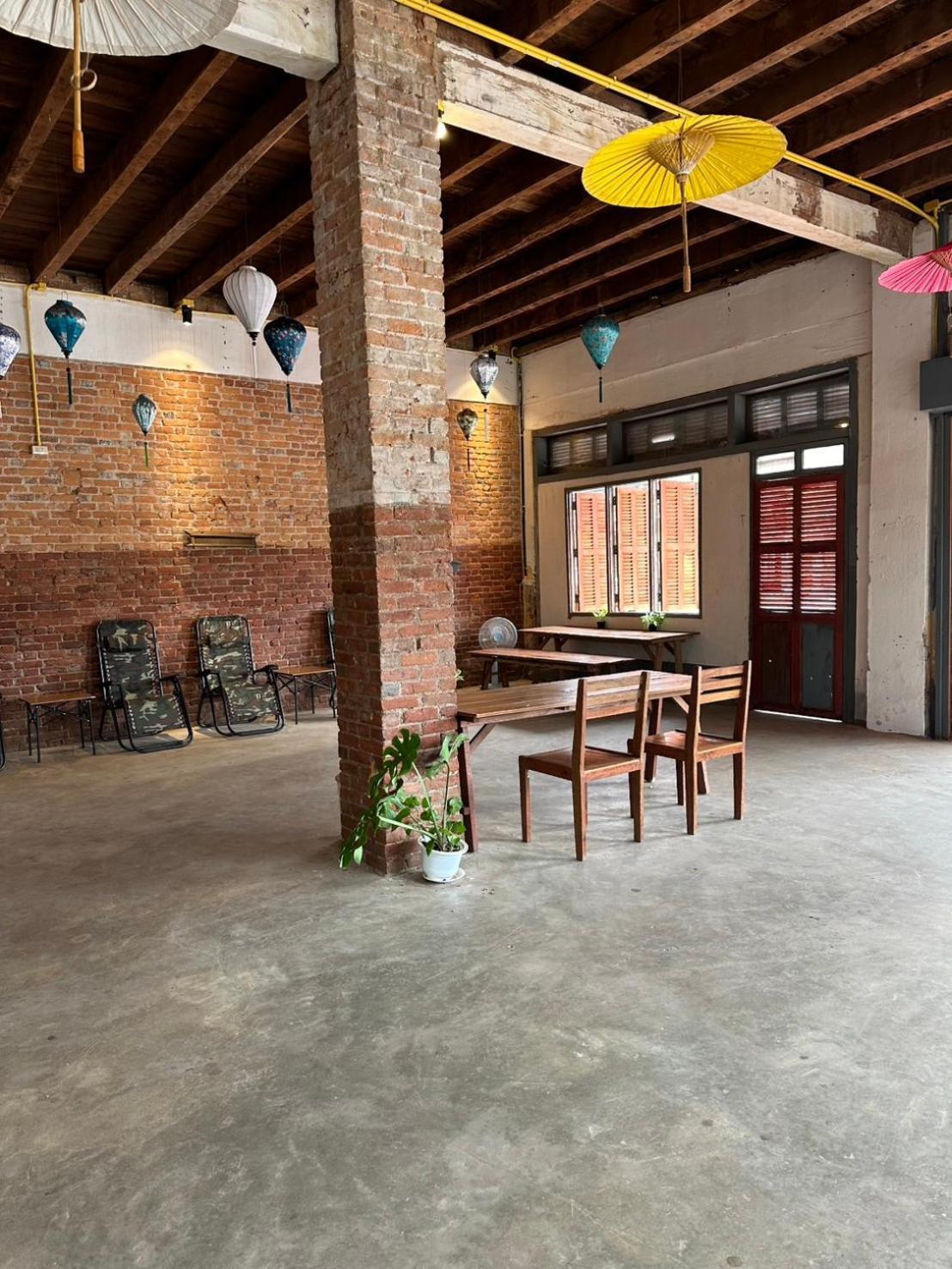 Via Thakhek Hostel & Cafe Eksteriør billede