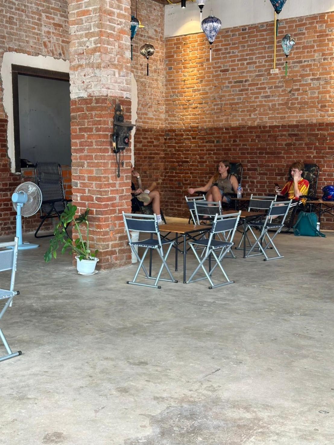 Via Thakhek Hostel & Cafe Eksteriør billede