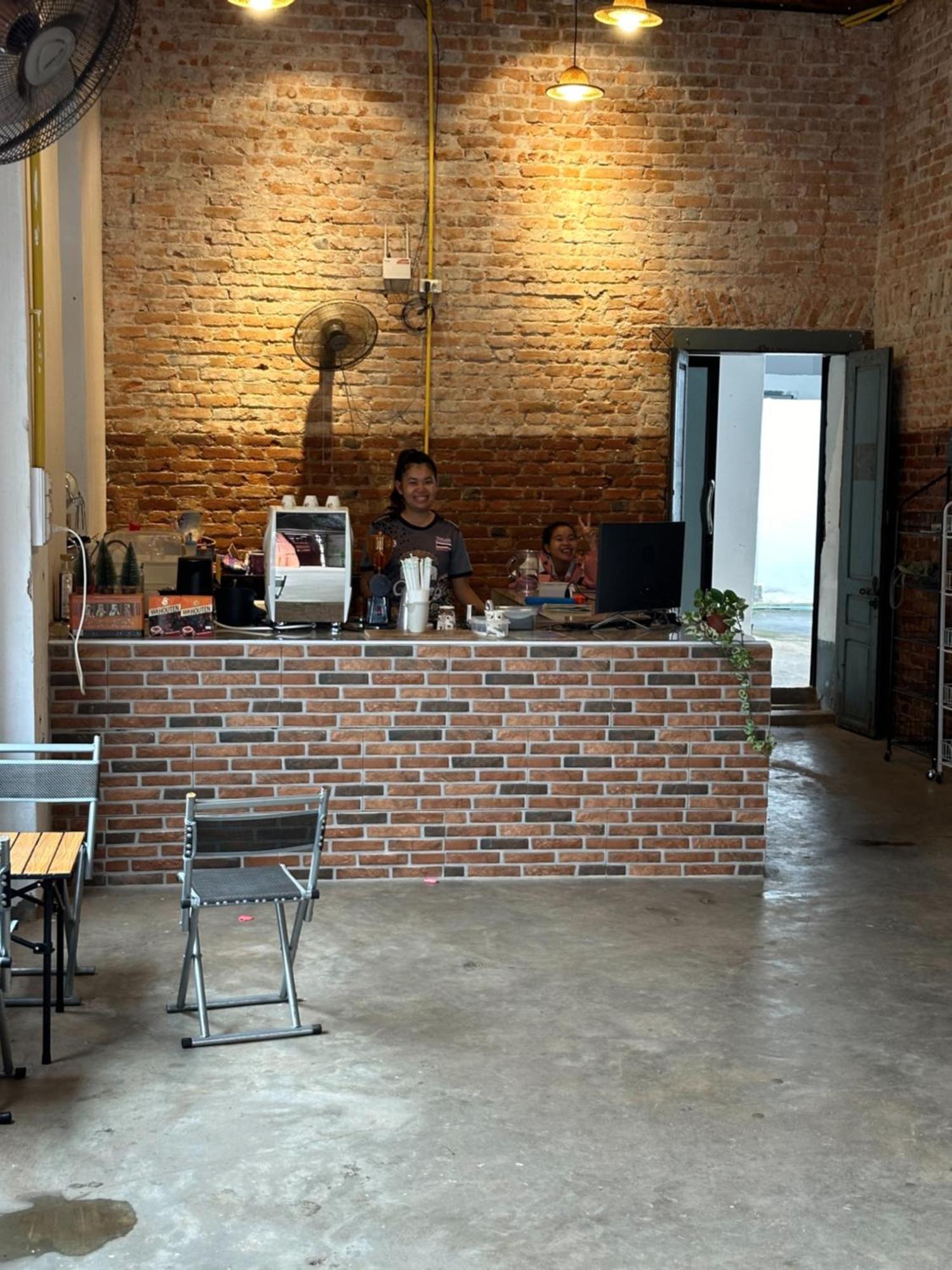 Via Thakhek Hostel & Cafe Eksteriør billede