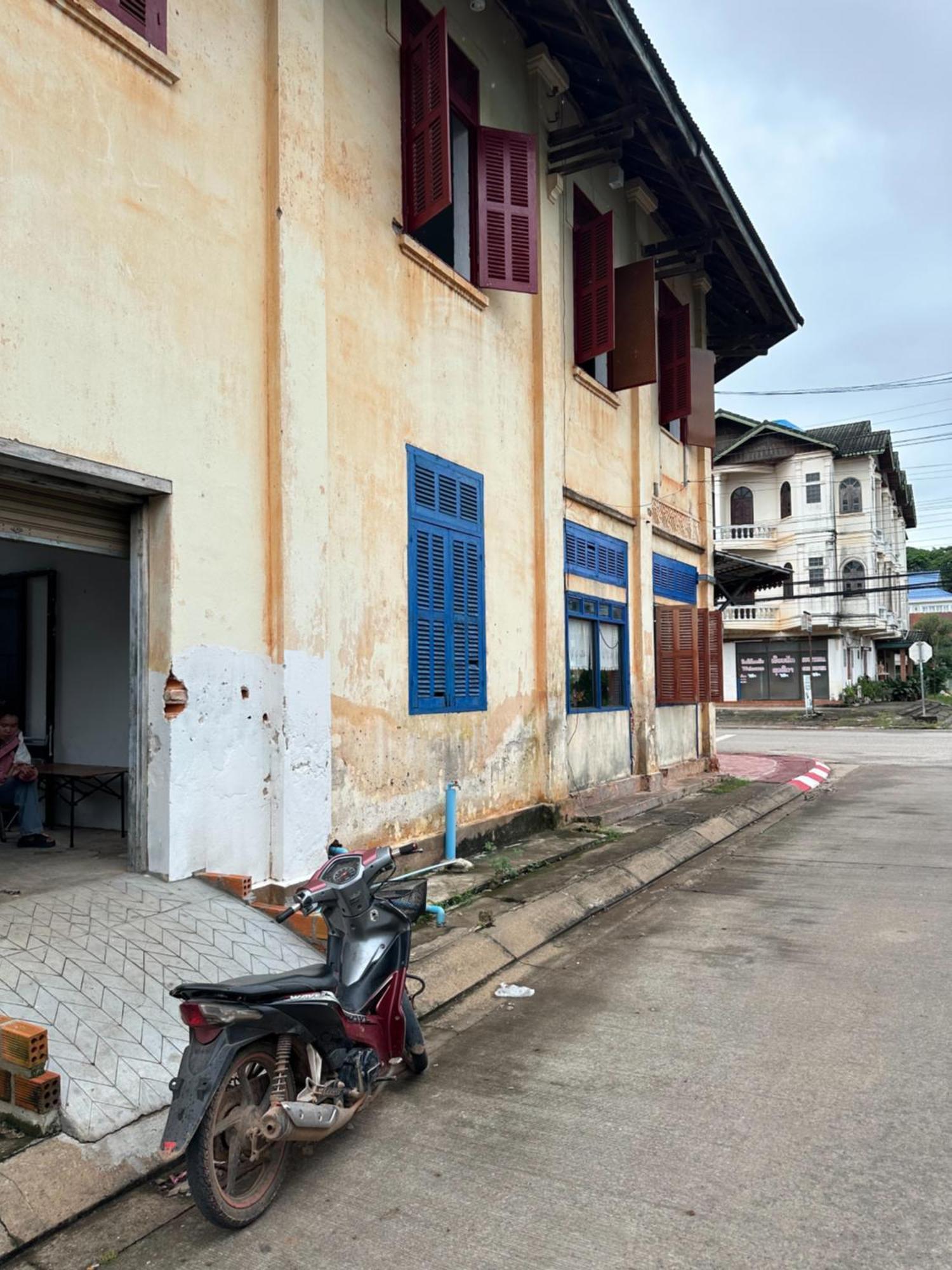 Via Thakhek Hostel & Cafe Eksteriør billede
